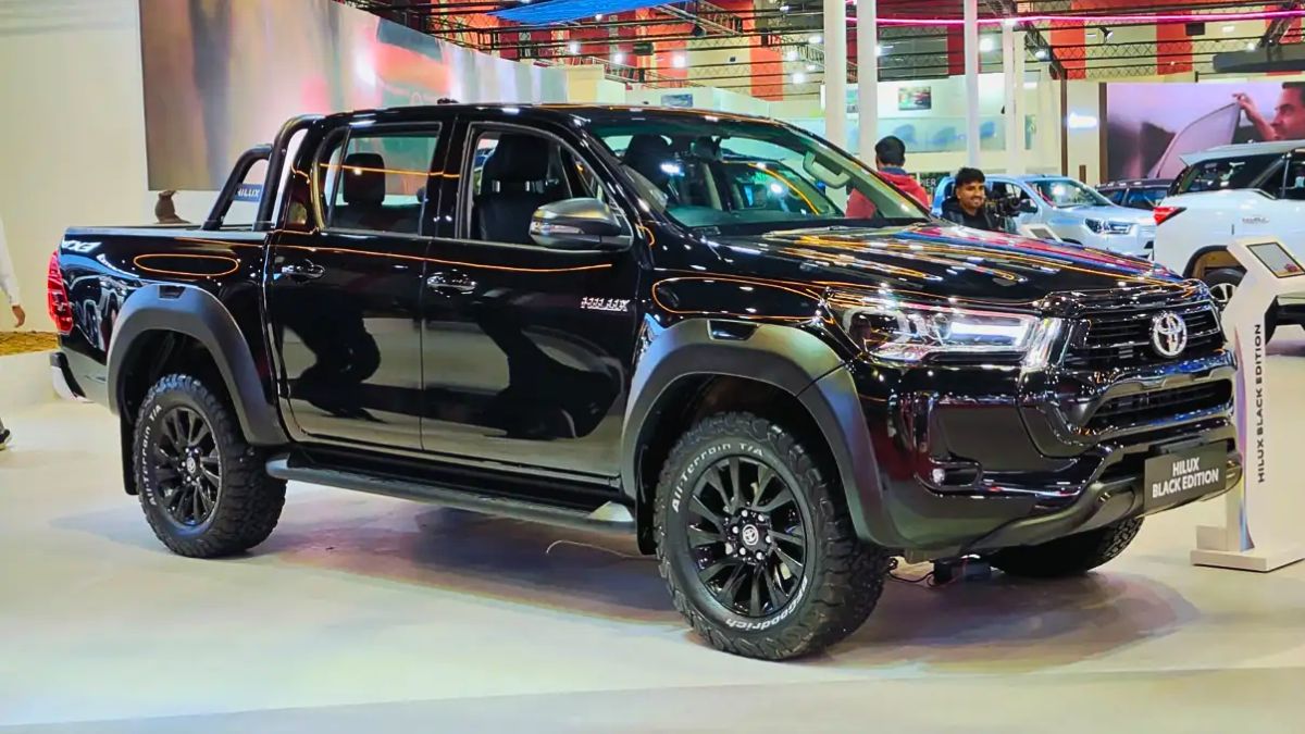 2025 Toyota Hilux Black Edition